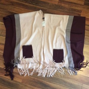 Cejon Fringe Hem Poncho Wrap with Pockets